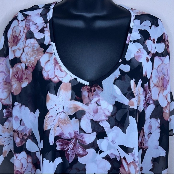 LARGE BLACK PINK FLORAL FLOWY TOP LINED  VNECK SHORT SLEEVE - Picture 5 of 9